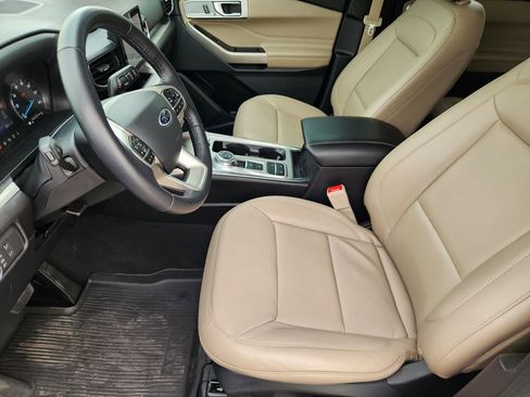 Used 2022 Ford Explorer XLT w/ Equipment Group 202A image 12