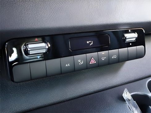 Used 2024 Mercedes-Benz Sprinter 3500 image 27