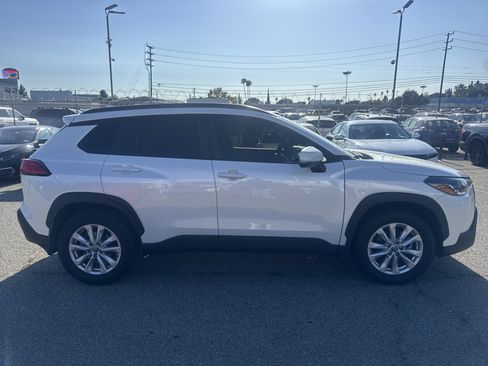 Used 2022 Toyota Corolla Cross LE FWD image 3