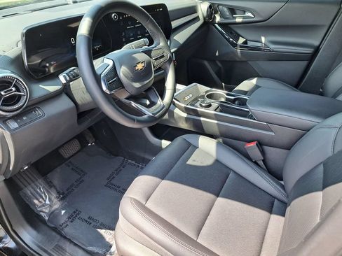 Used 2026 Chevrolet Equinox LT w/ Convenience Package II FWD image 8