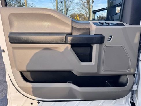 Used 2022 Ford F250 XL w/ Power Equipment Group image 19