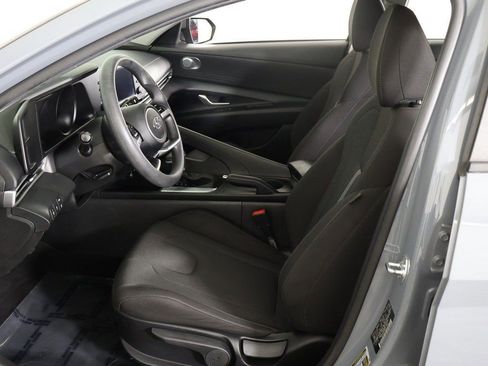 Used 2021 Hyundai Elantra SE image 25