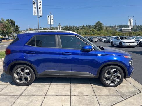 Used 2023 Hyundai Venue Limited w/ Cargo Package FWD image 6