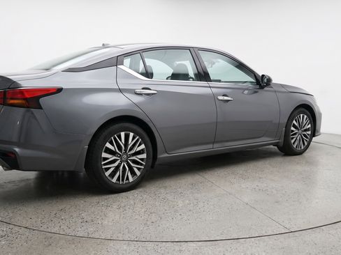 Used 2025 Nissan Altima 2.5 SV FWD image 9