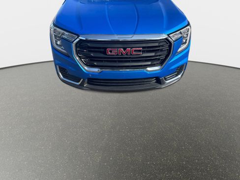 Used 2024 GMC Terrain SLE w/ Driver Convenience Package FWD image 8