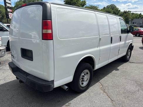 Used 2011 Chevrolet Express 3500 RWD image 10