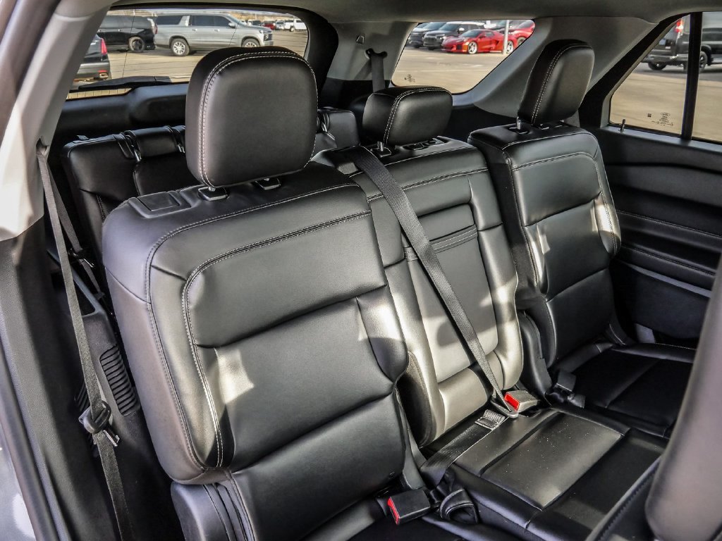 Used 2024 Ford Explorer XLT w/ Equipment Group 202A RWD image 19