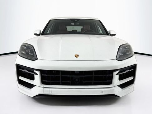 Certified 2024 Porsche Cayenne AWD/4WD image 6