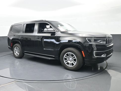 Used 2024 Jeep Wagoneer 2WD image 8