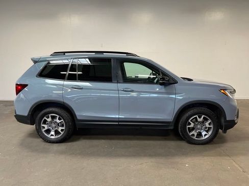 Used 2023 Honda Passport TrailSport image 2