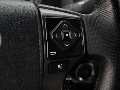 Used 2016 Toyota Tacoma TRD Off-Road w/ Premium & Technology Package AWD/4WD image 25