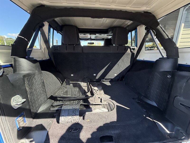 Used 2015 Jeep Wrangler Unlimited Rubicon w/ Connectivity Group AWD/4WD image 13