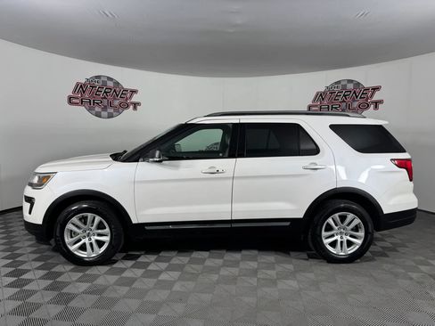 Used 2019 Ford Explorer XLT w/ Equipment Group 202A AWD/4WD image 4