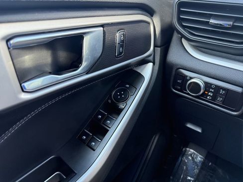 Used 2023 Ford Explorer XLT image 20