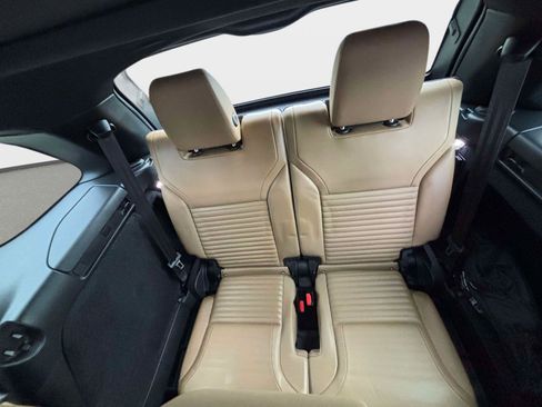 Used 2023 Land Rover Discovery S R-Dynamic image 12