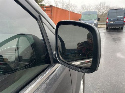 Used 2016 Chrysler Town & Country Touring w/ Driver Convenience Group image 16