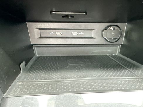 Used 2024 Volkswagen Tiguan SE FWD image 31