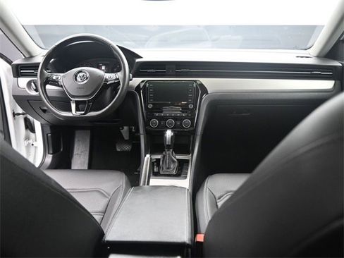 Used 2022 Volkswagen Passat 2.0T SE image 27