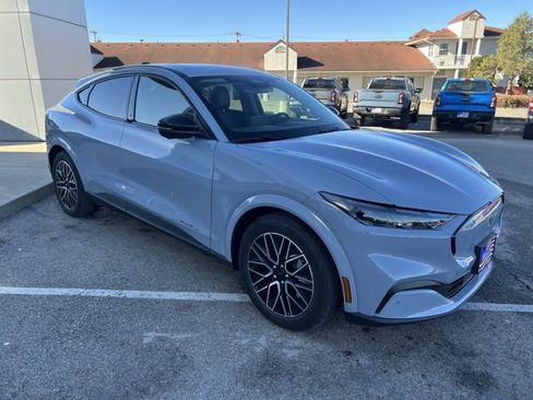 Used 2025 Ford Mustang Mach-E Premium image 8