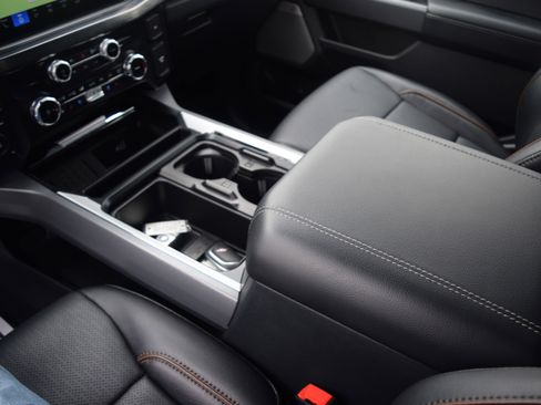 Used 2025 Ford F250 Lariat w/ Black Appearance Package image 12