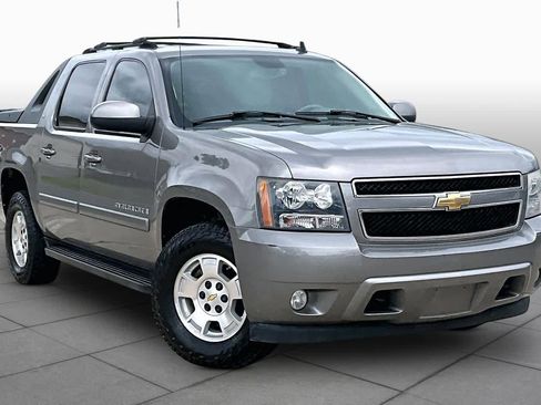 Used 2007 Chevrolet Avalanche LT w/ LT Preferred Equipment Group image 2