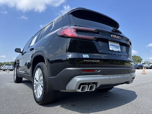 Used 2026 GMC Acadia Elevation w/ Elevation Premium Package FWD image 8