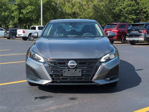 Used 2023 Nissan Altima 2.5 SV FWD image 10