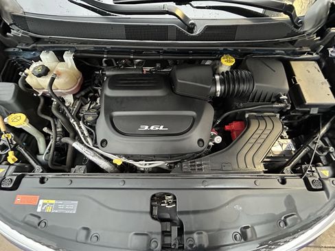 Used 2018 Chrysler Pacifica Limited image 12