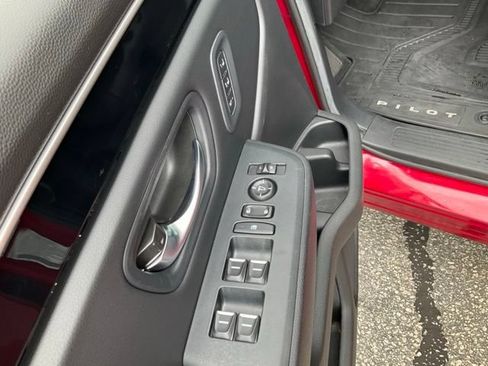 Used 2025 Honda Pilot EX-L image 8
