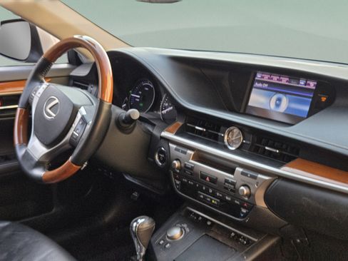 Used 2013 Lexus ES 300h w/ Luxury Pkg FWD image 28
