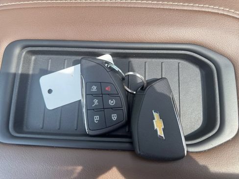 Used 2022 Chevrolet Tahoe High Country w/ LPO, Illumination Package AWD/4WD image 32