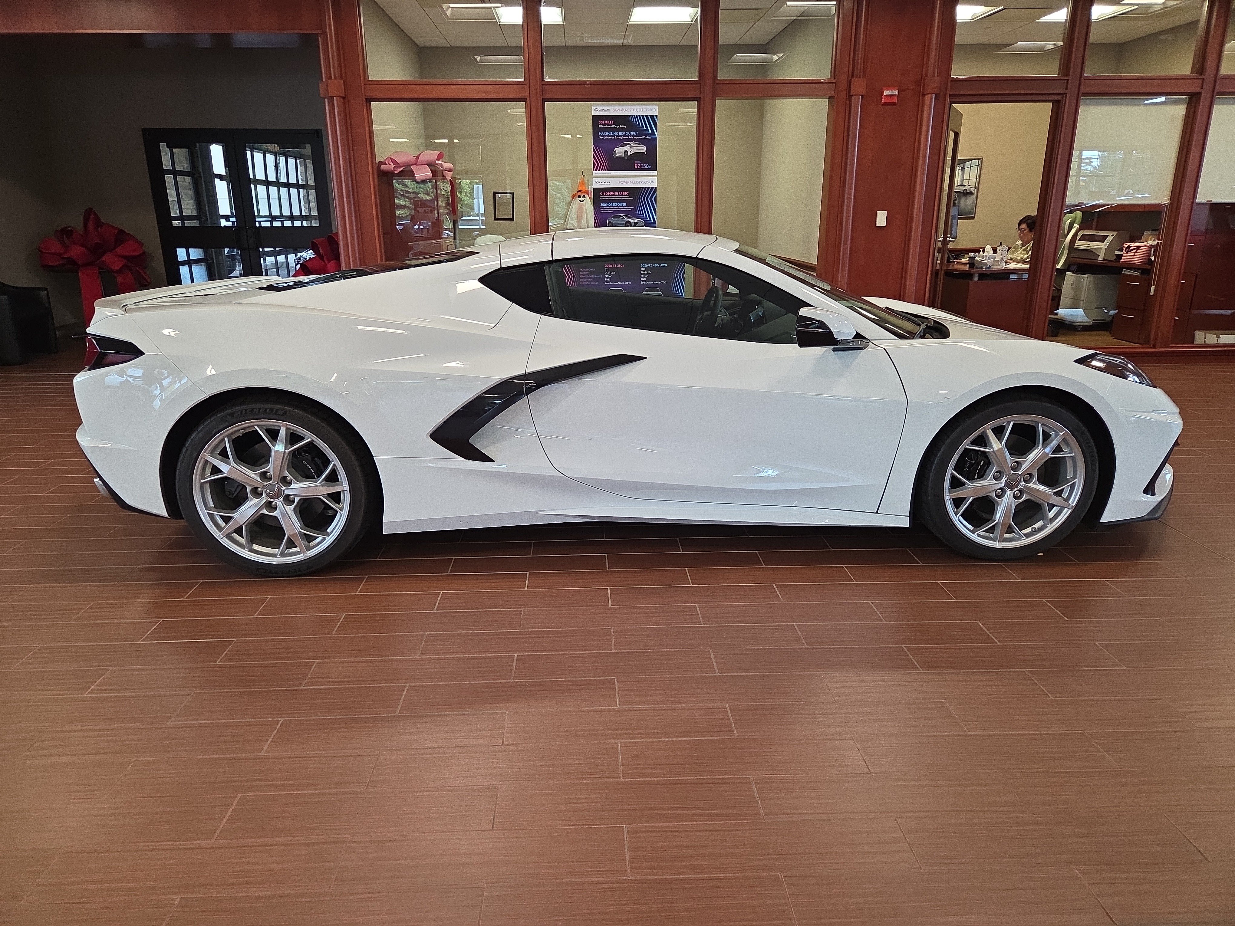 Used 2023 Chevrolet Corvette Stingray Coupe w/ 1LT RWD image 2