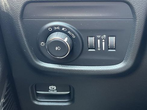 Used 2022 Jeep Grand Cherokee Summit RWD image 30