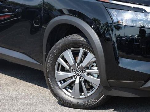 Certified 2025 Nissan Pathfinder SV w/ SV Premium Package FWD image 3