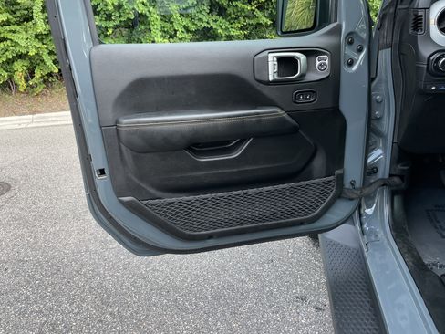 Used 2025 Jeep Wrangler Unlimited Sahara AWD/4WD image 13