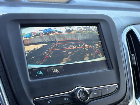 Used 2018 Chevrolet Equinox LS FWD image 16