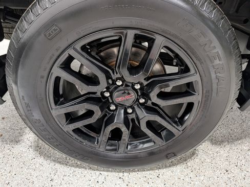 Used 2025 GMC Sierra 1500 Elevation image 12