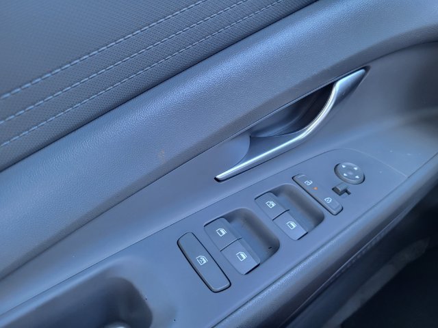 Used 2024 Hyundai Elantra SEL FWD image 20