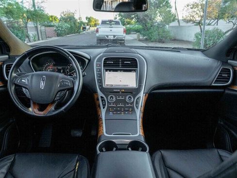 Used 2017 Lincoln MKX Reserve image 17