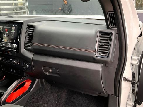 Used 2024 Nissan Frontier PRO-4X w/ Off-Road Protection Package image 18