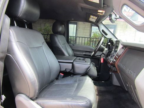 Used 2015 Ford F250 Lariat w/ Chrome Package RWD image 12