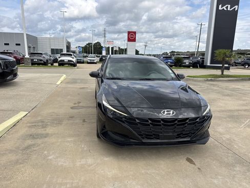 Used 2023 Hyundai Elantra SEL w/ Convenience Package FWD image 9