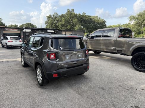 Used 2018 Jeep Renegade Latitude w/ Cold Weather Group AWD/4WD image 31