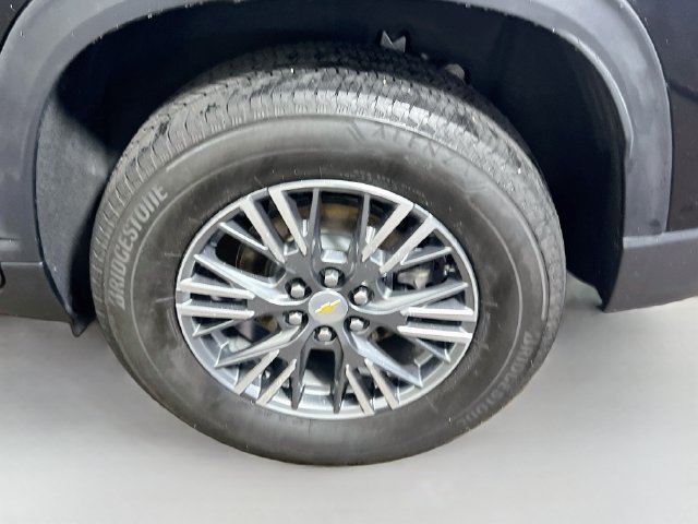 Used 2025 Chevrolet Traverse LT FWD image 24