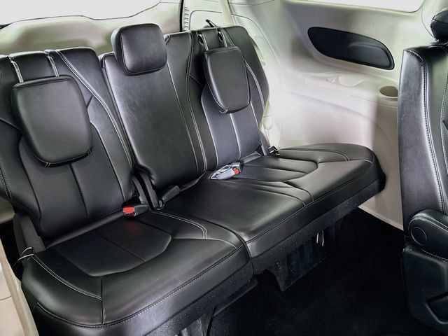 Used 2023 Chrysler Pacifica Touring-L FWD image 37