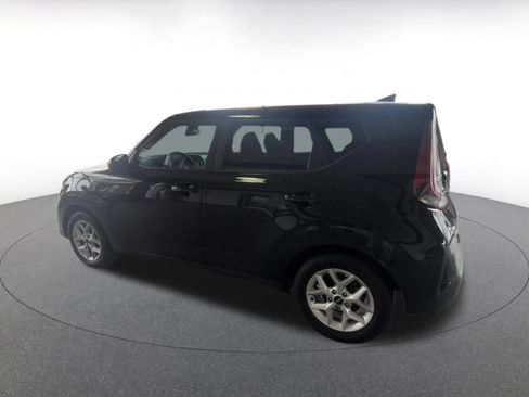 Used 2025 Kia Soul LX w/ LX Technology Package FWD image 10