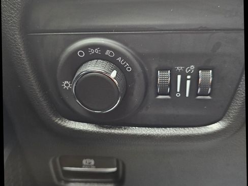 Used 2022 Jeep Grand Cherokee Laredo w/ Luxury Tech Group I image 22