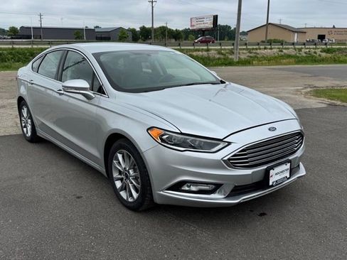 Used 2017 Ford Fusion SE w/ Fusion SE Technology Package FWD image 31