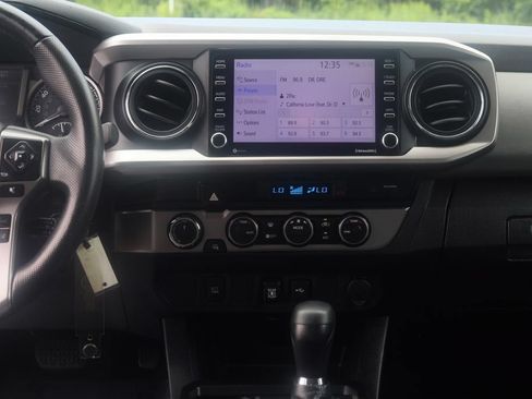 Used 2021 Toyota RAV4 XLE w/ XLE Grade Weather Package AWD/4WD image 10