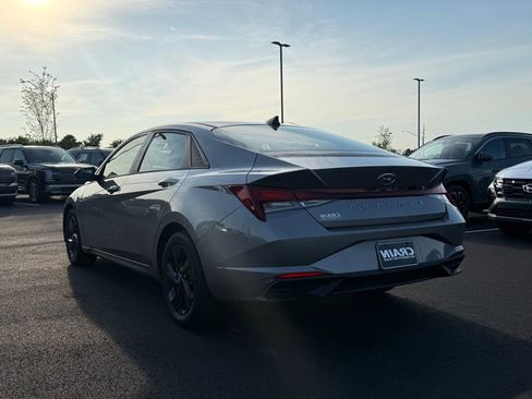 Used 2021 Hyundai Elantra SEL w/ Convenience Package FWD image 7